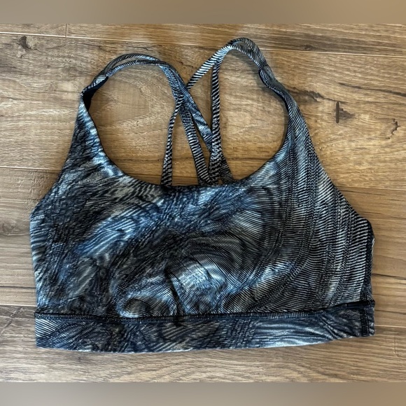 Lululemon Energy Bra *Medium Support, B–D Cup
Dimensional Icing Blue Multi - Picture 3 of 6